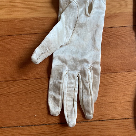 Antique White Satin Long Vintage Evening Gloves - Picture 5 of 7